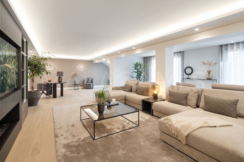 Villa for sale in Nueva Andalucia