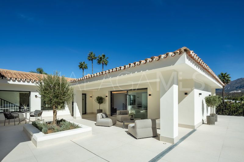 Villa for sale in Nueva Andalucia