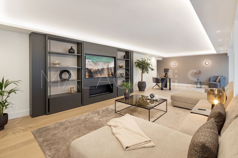 Villa for sale in Nueva Andalucia