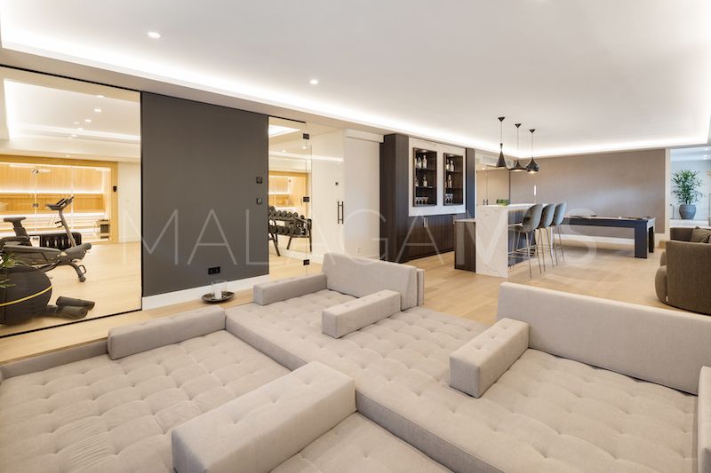 Villa for sale in Nueva Andalucia
