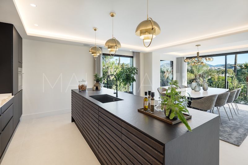 Villa for sale in Nueva Andalucia
