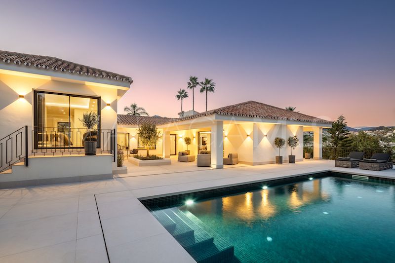 Villa for sale in Nueva Andalucia