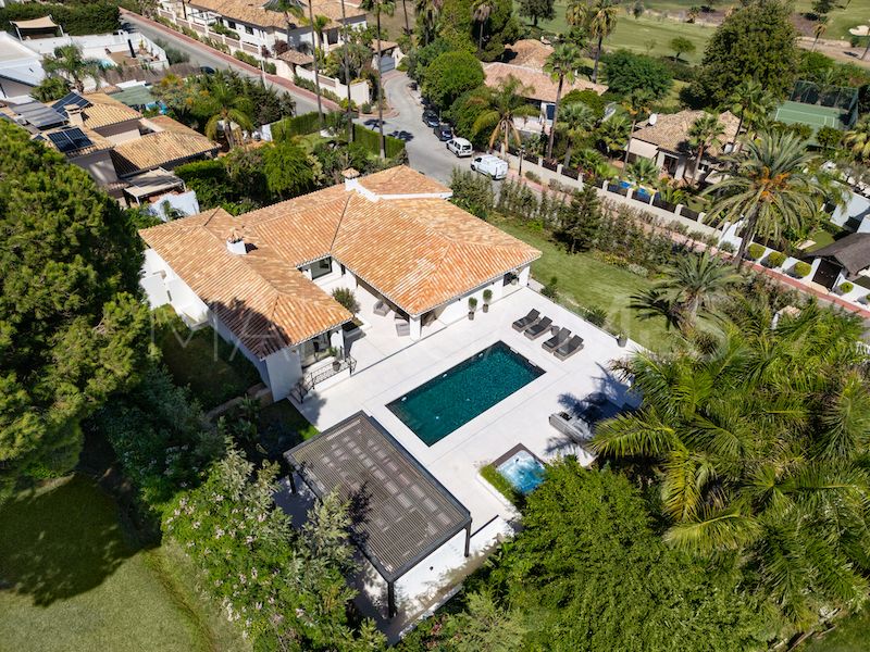 Villa for sale in Nueva Andalucia
