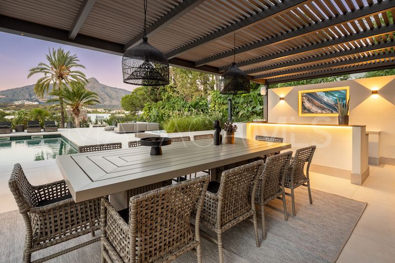 Villa for sale in Nueva Andalucia