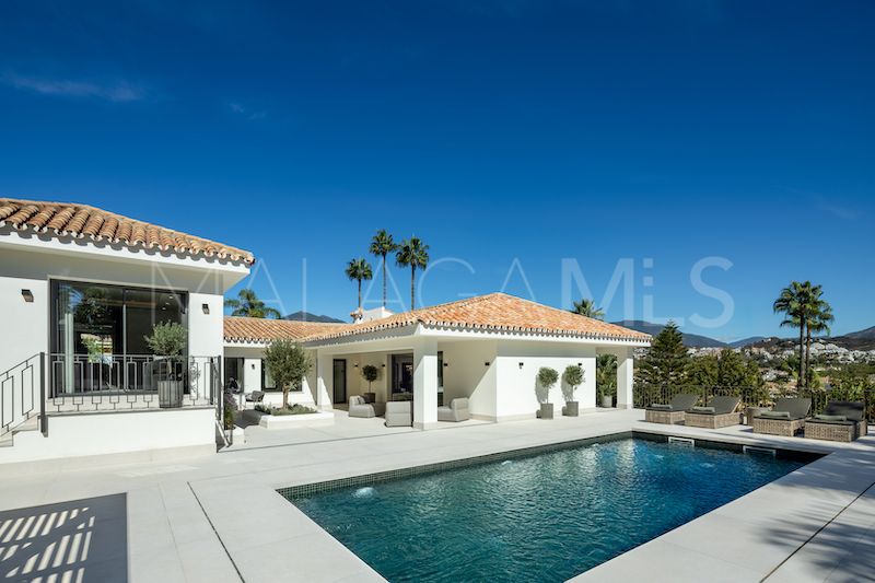 Villa for sale in Nueva Andalucia