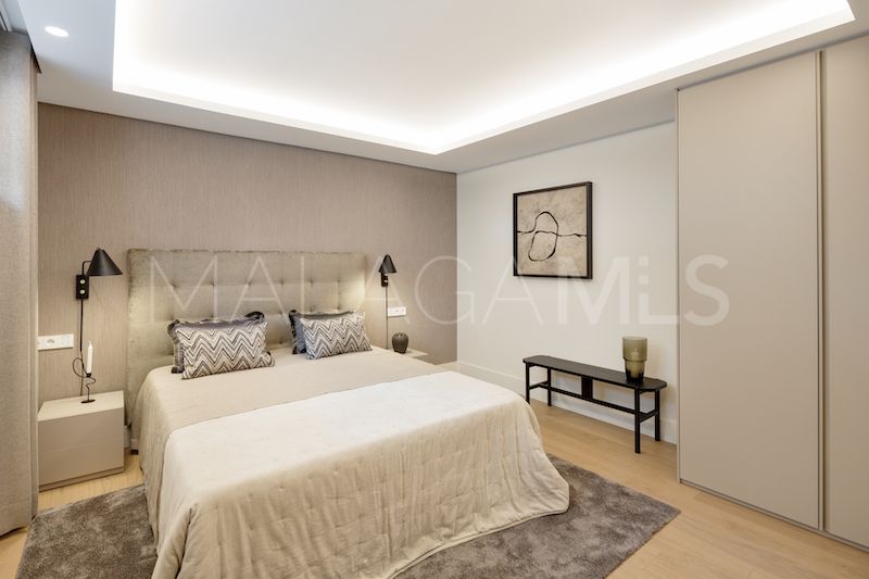 Villa for sale in Nueva Andalucia