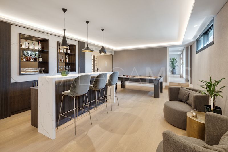 Villa for sale in Nueva Andalucia