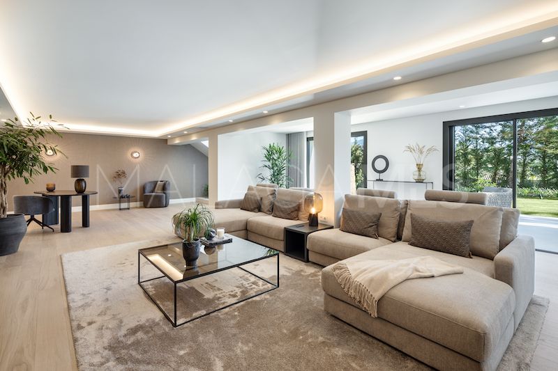Villa for sale in Nueva Andalucia