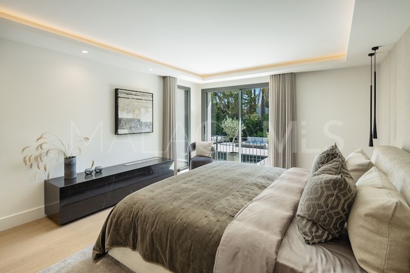 Villa for sale in Nueva Andalucia