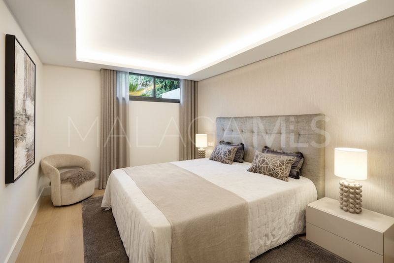Villa for sale in Nueva Andalucia