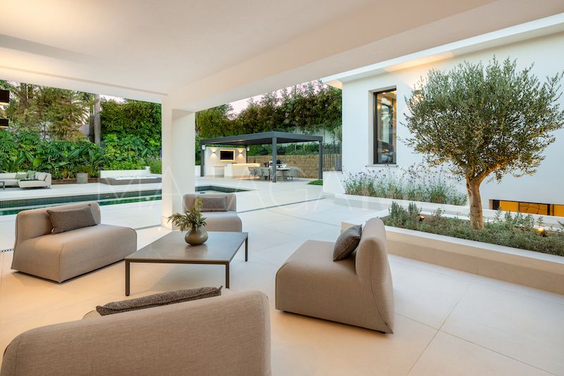 Villa for sale in Nueva Andalucia