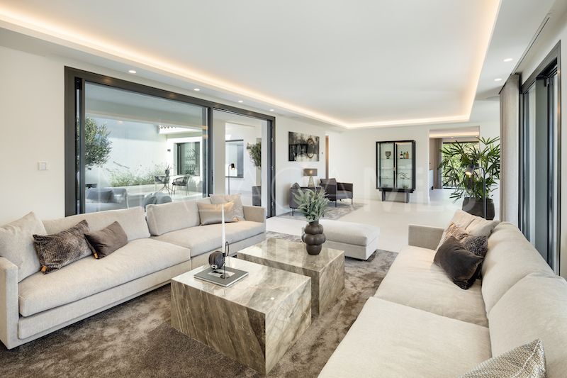 Villa for sale in Nueva Andalucia