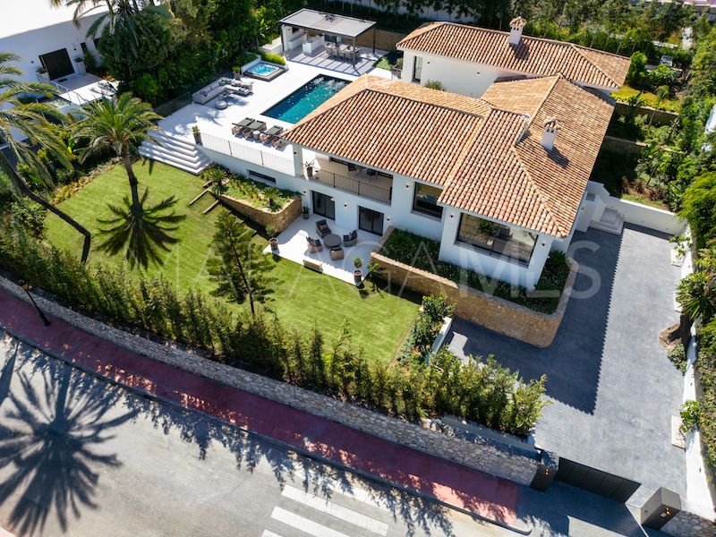 Villa for sale in Nueva Andalucia
