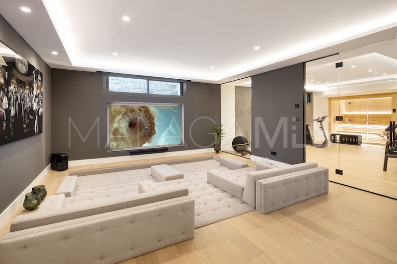 Villa for sale in Nueva Andalucia