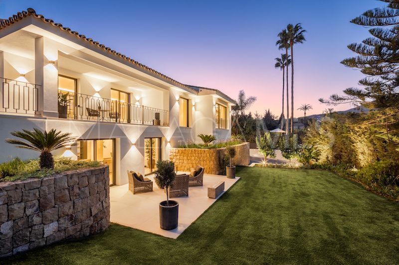 Villa for sale in Nueva Andalucia