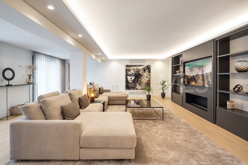Villa for sale in Nueva Andalucia