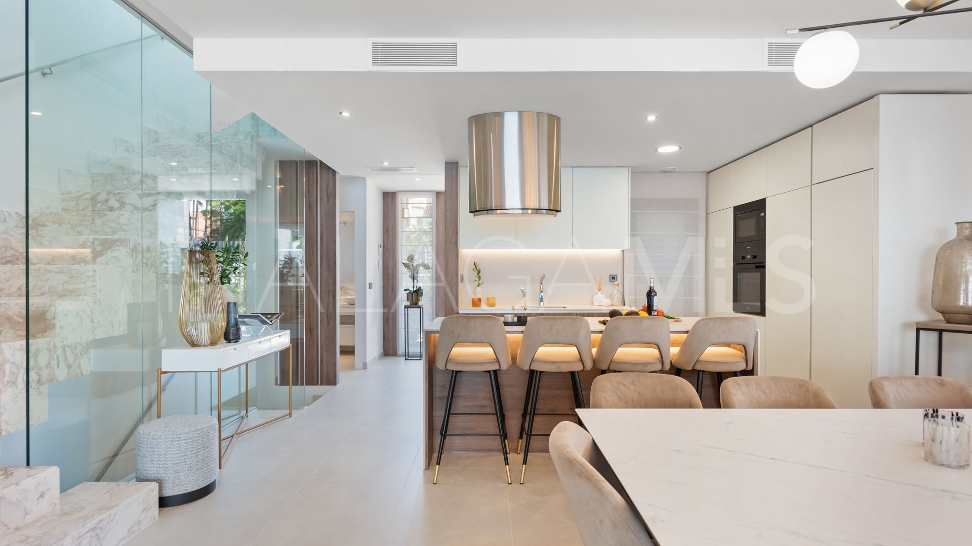 Villa for sale in Marbella - Puerto Banus