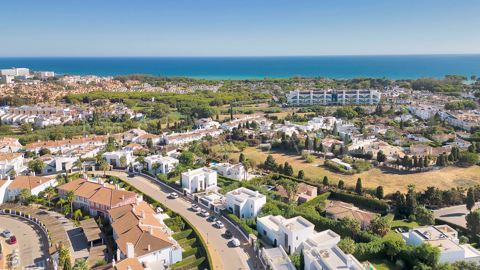 Villa for sale in Estepona