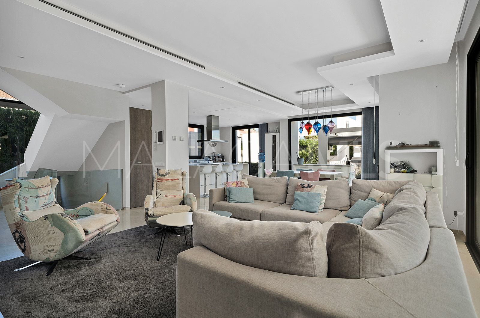 Villa for sale in Estepona