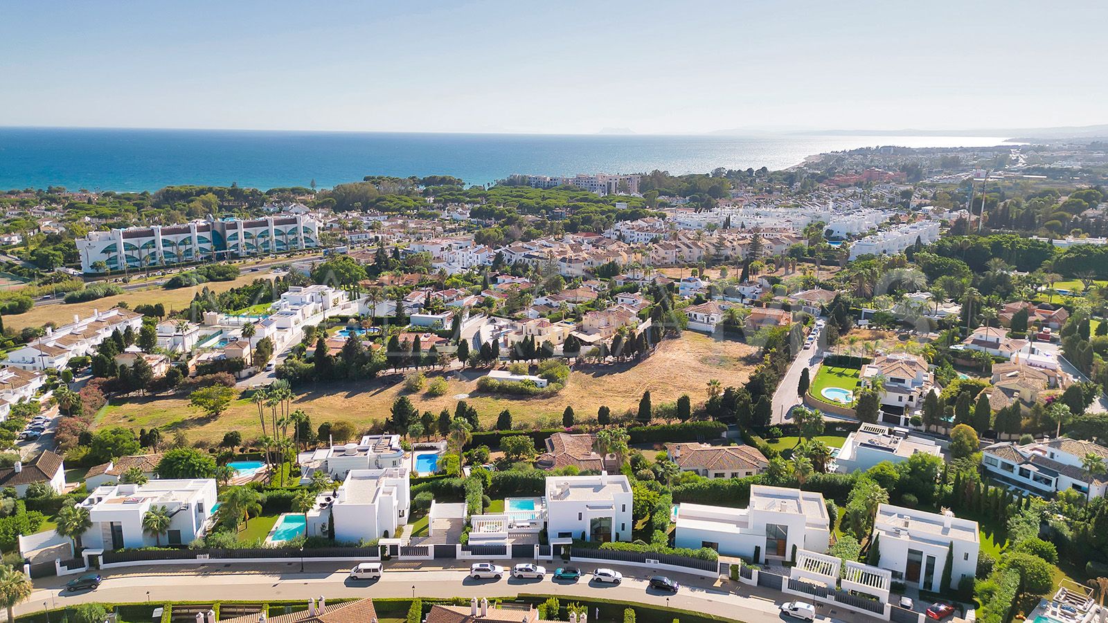 Villa for sale in Estepona