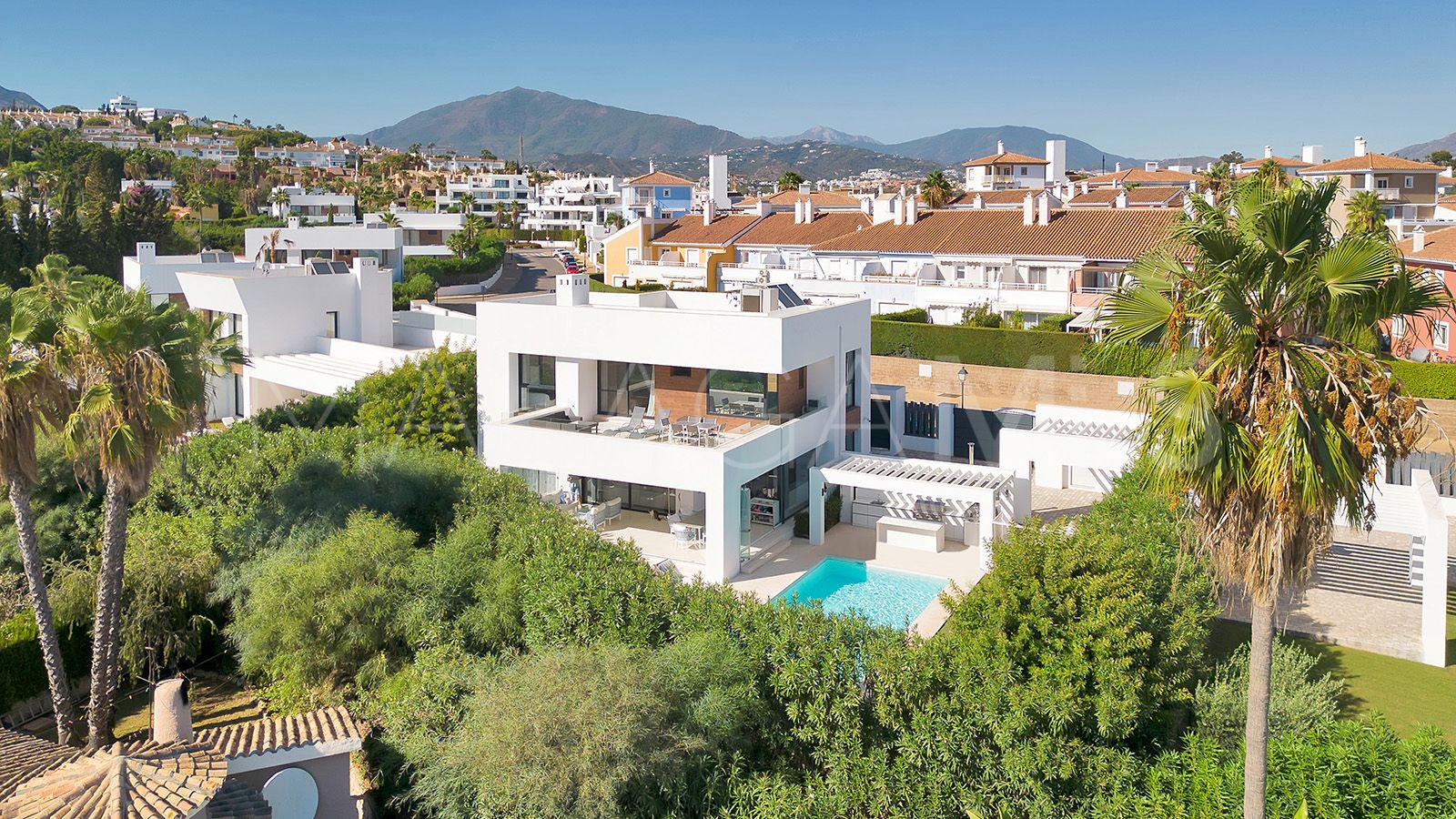 Villa for sale in El Paraiso