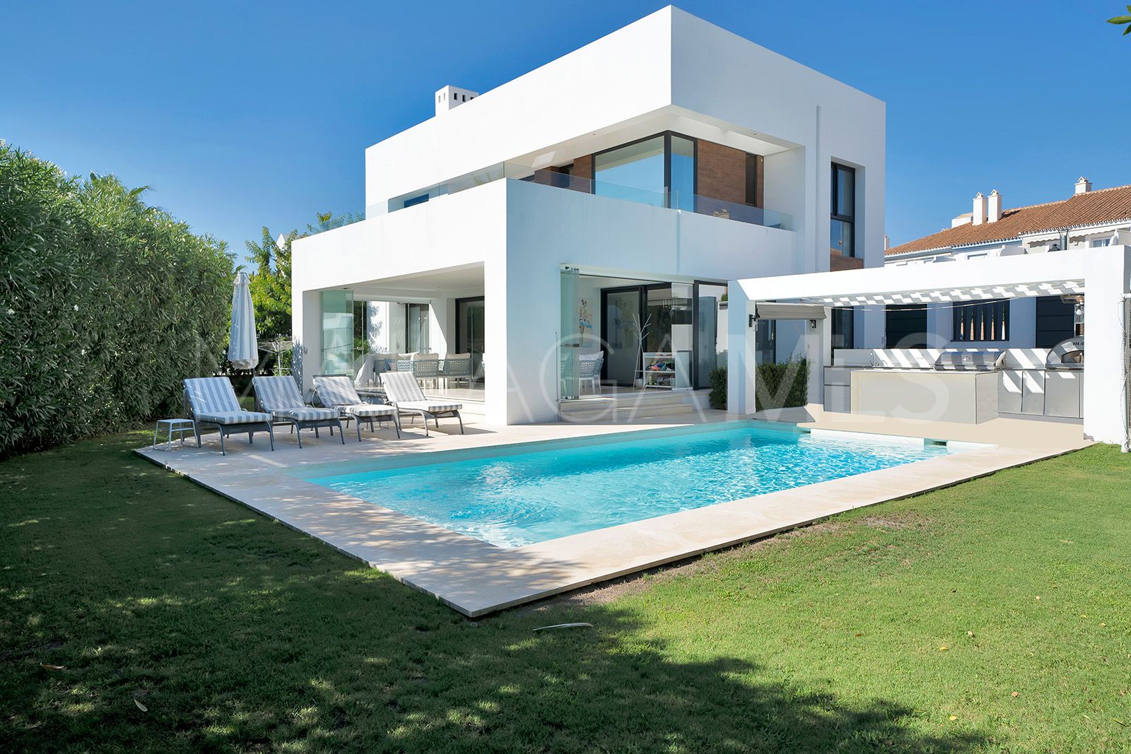 Villa for sale in El Paraiso