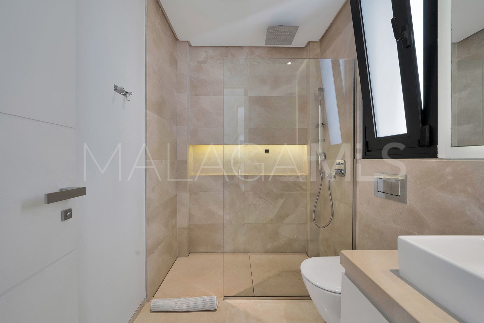 Villa for sale in El Paraiso