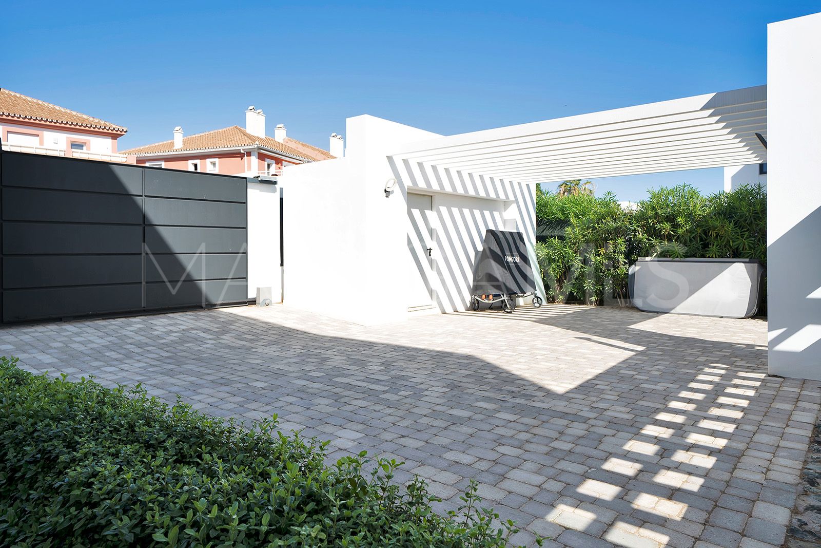 Villa for sale in El Paraiso