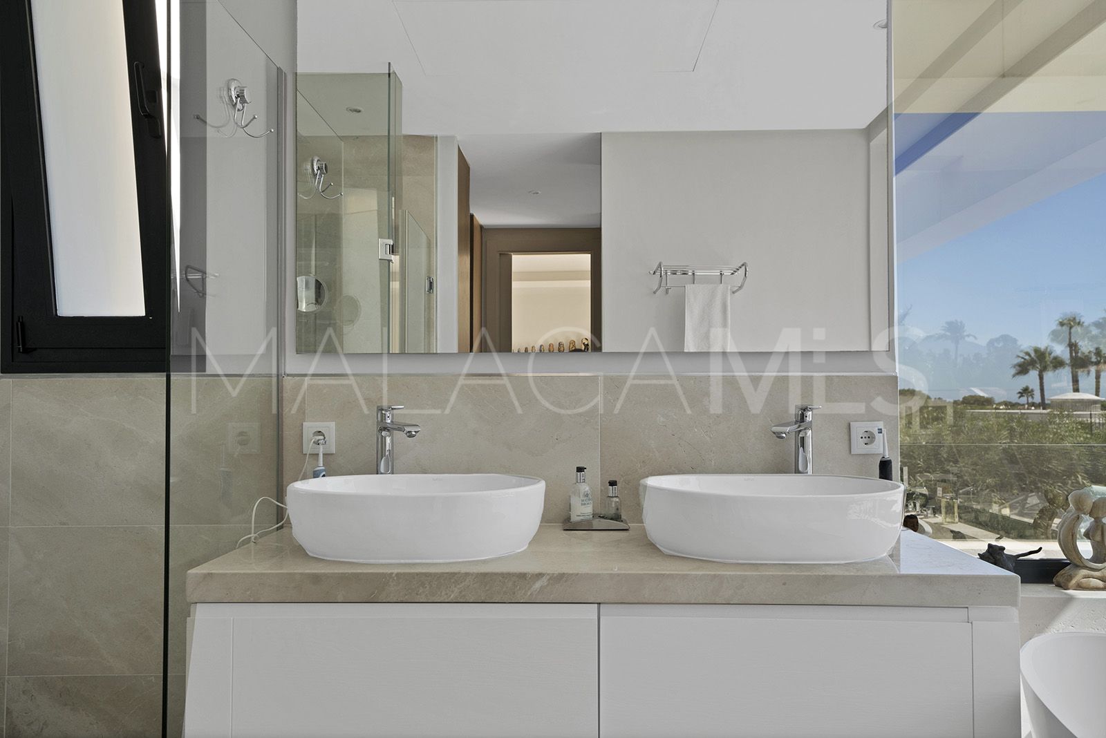 Villa for sale in El Paraiso