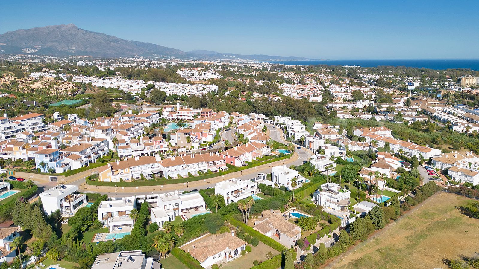 Villa for sale in El Paraiso
