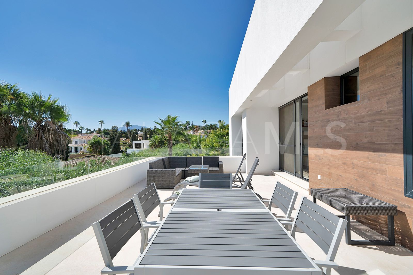 Villa for sale in El Paraiso