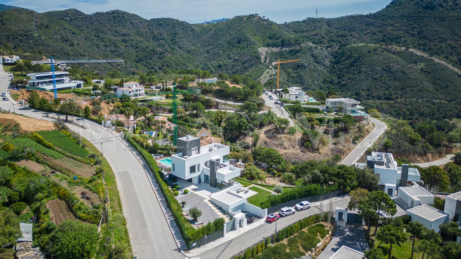 Se vende pareado with 5 bedrooms in Montemayor