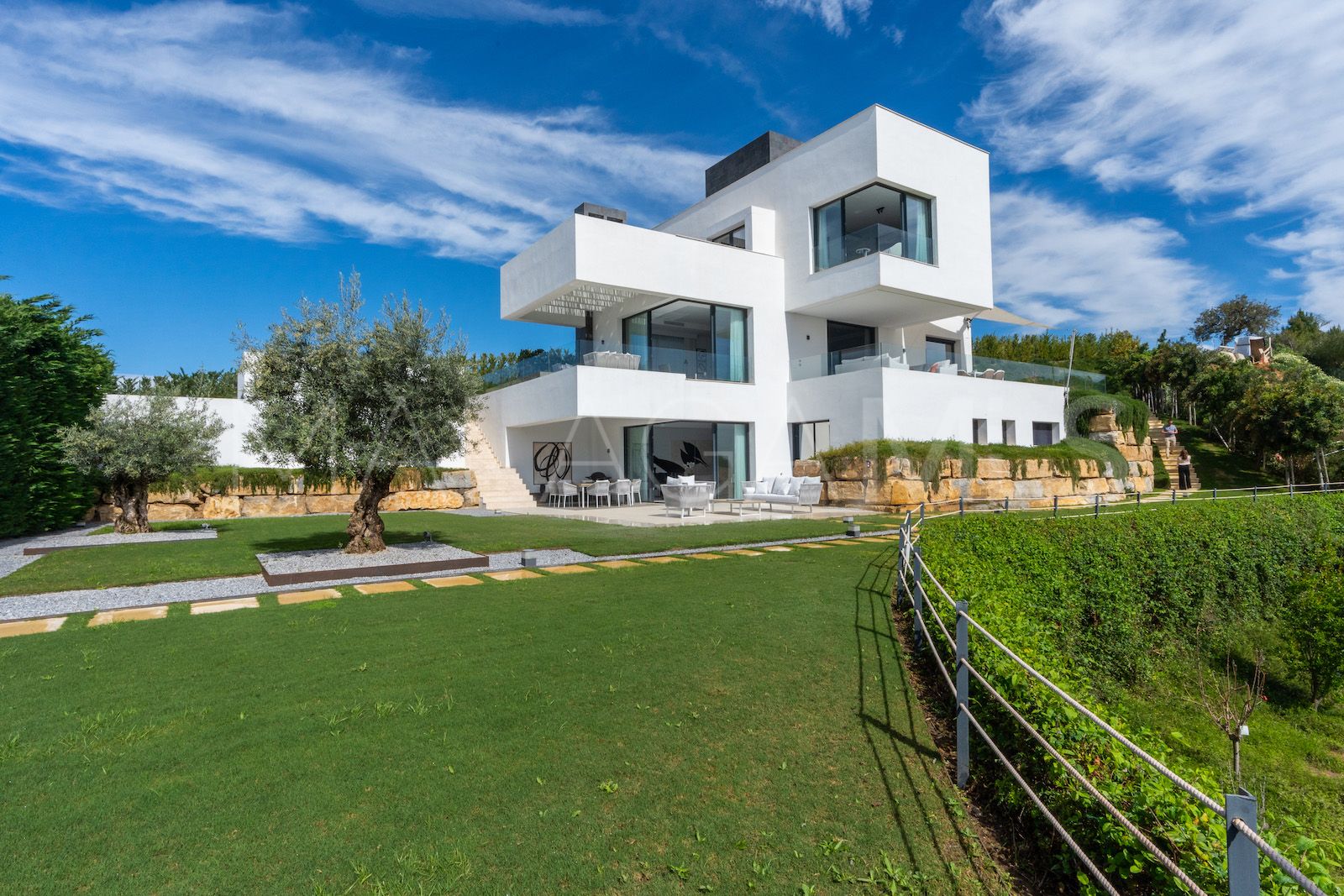 Se vende pareado with 5 bedrooms in Montemayor