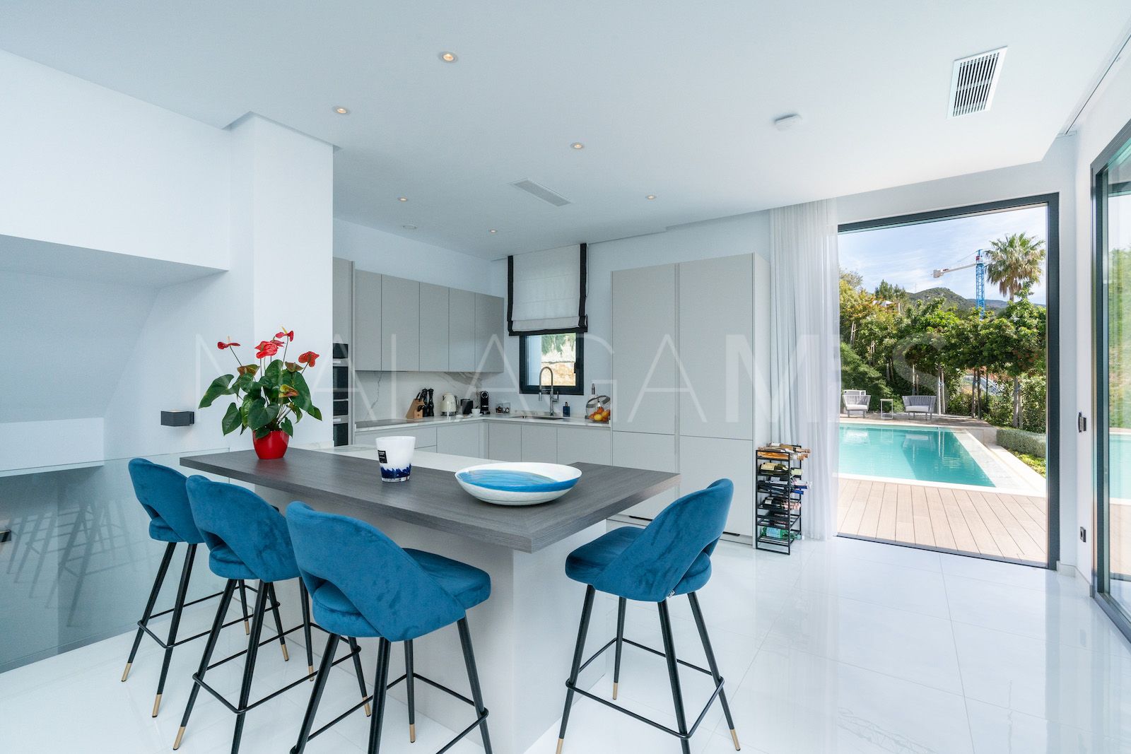 Se vende pareado with 5 bedrooms in Montemayor
