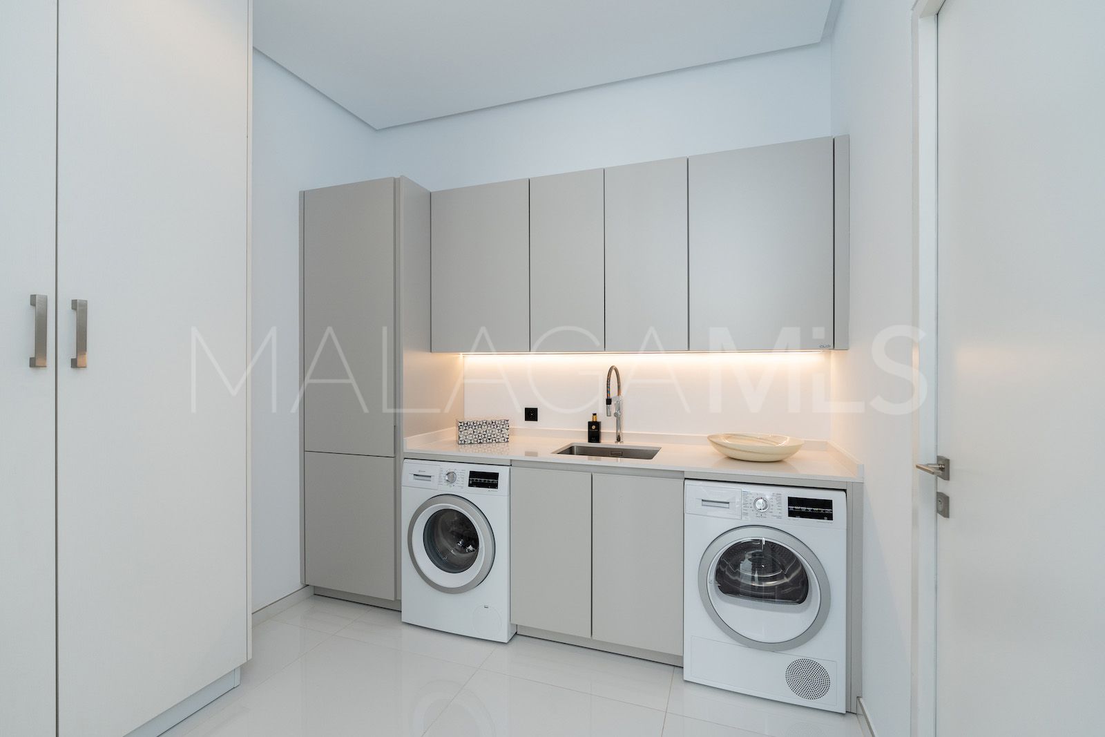 Se vende pareado with 5 bedrooms in Montemayor