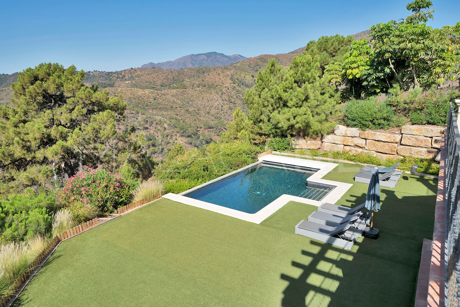 Villa for sale in Benahavis Centro