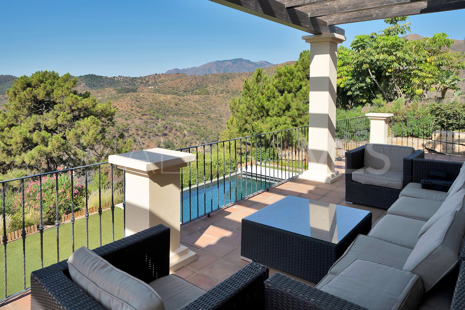 Villa for sale in Benahavis Centro
