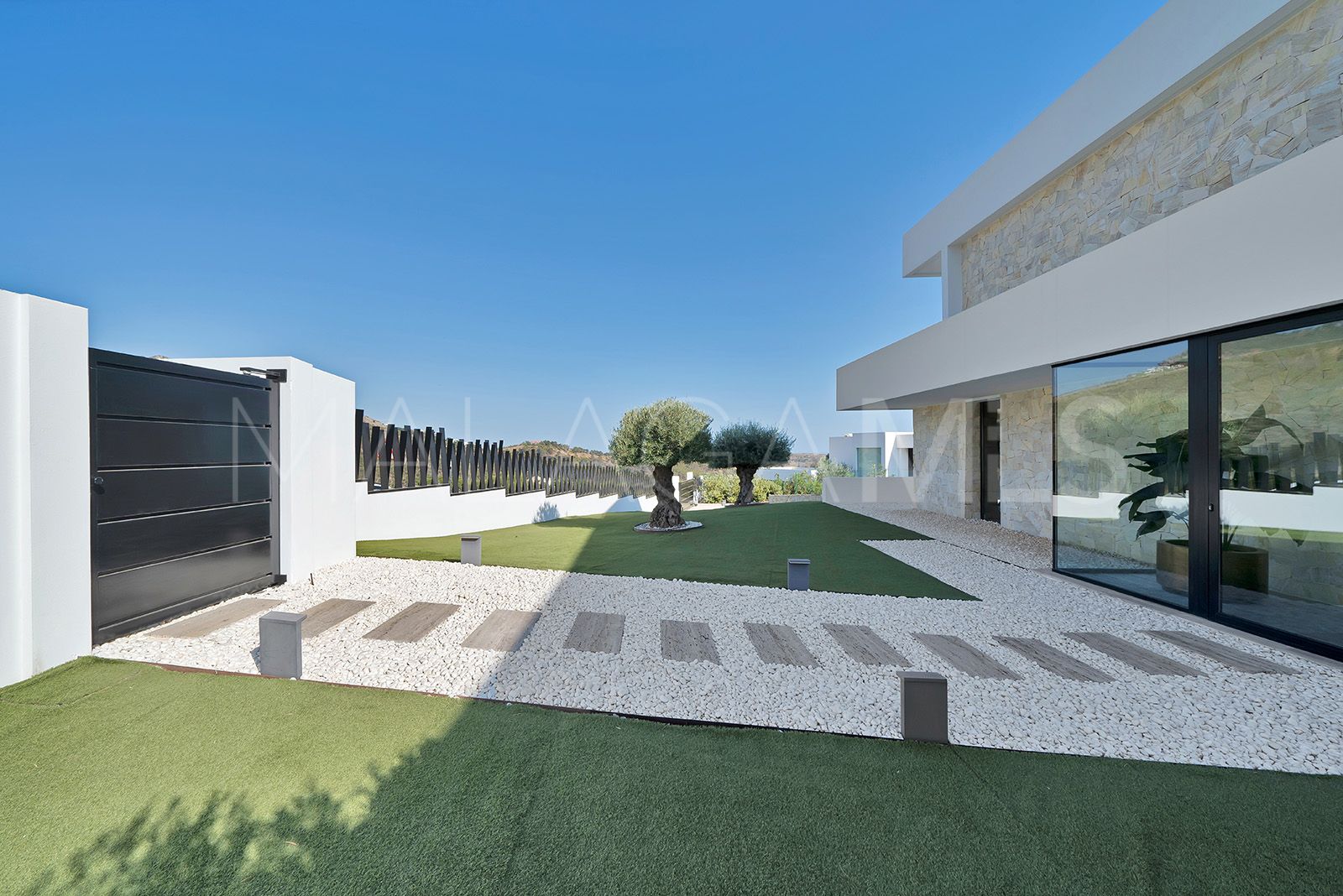Villa for sale in Montemayor with 7 bedrooms