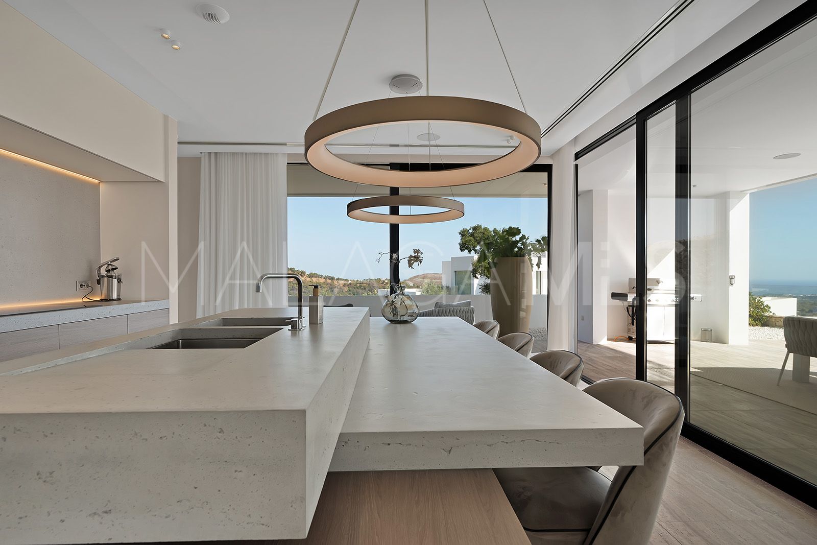 Villa for sale in Montemayor with 7 bedrooms