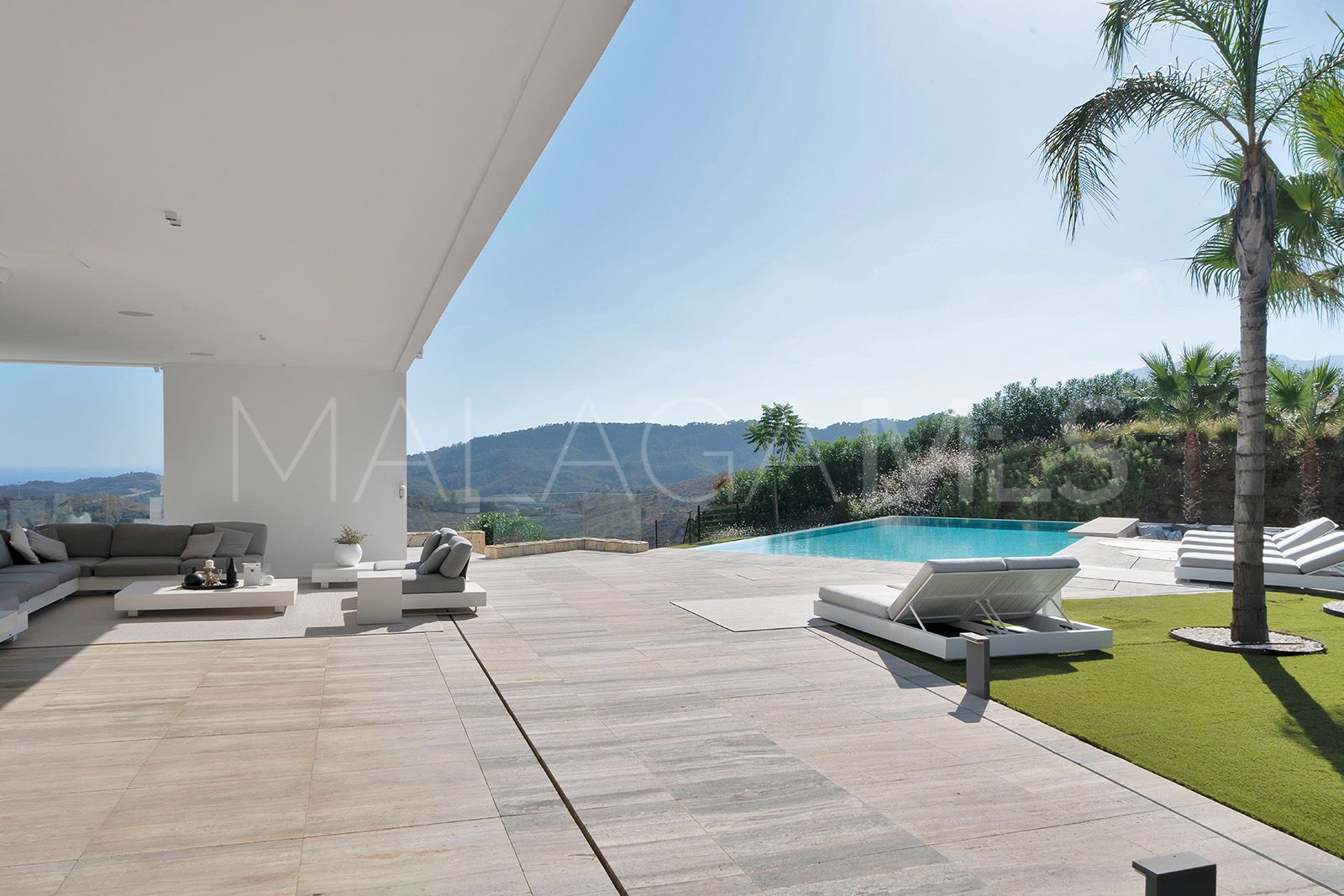 Villa for sale in Montemayor with 7 bedrooms