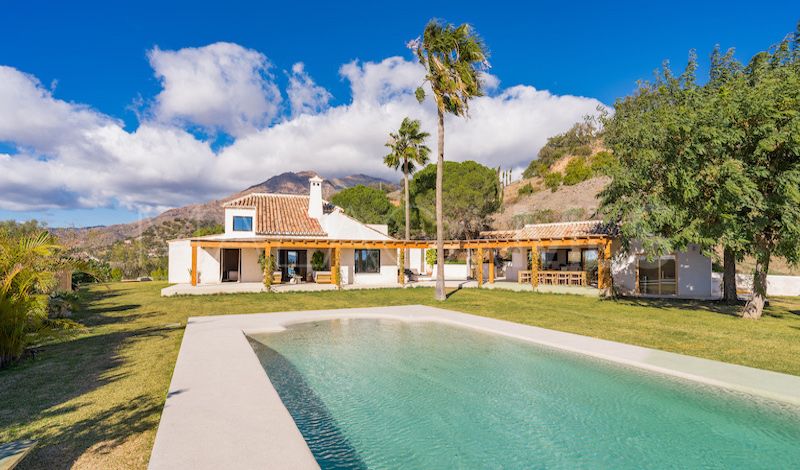 Villa for sale in Estepona Hills