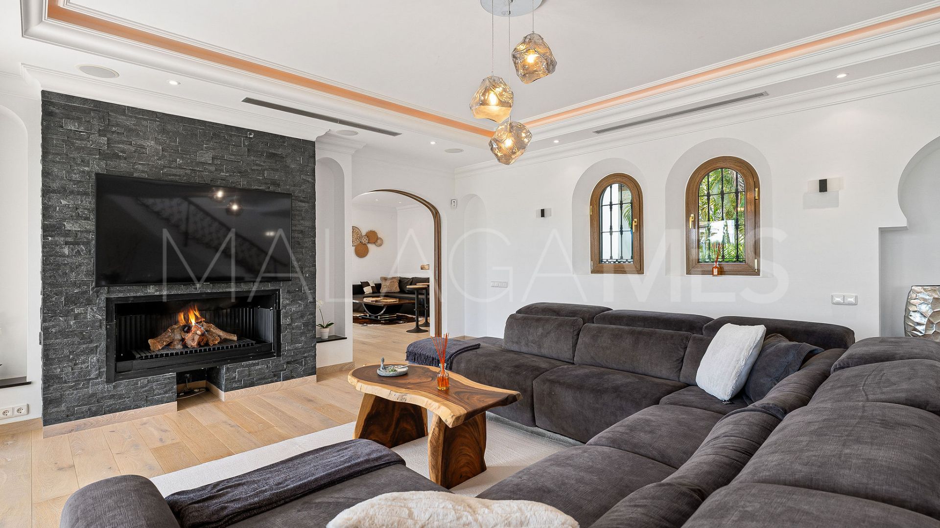 Villa for sale in Altos del Paraiso