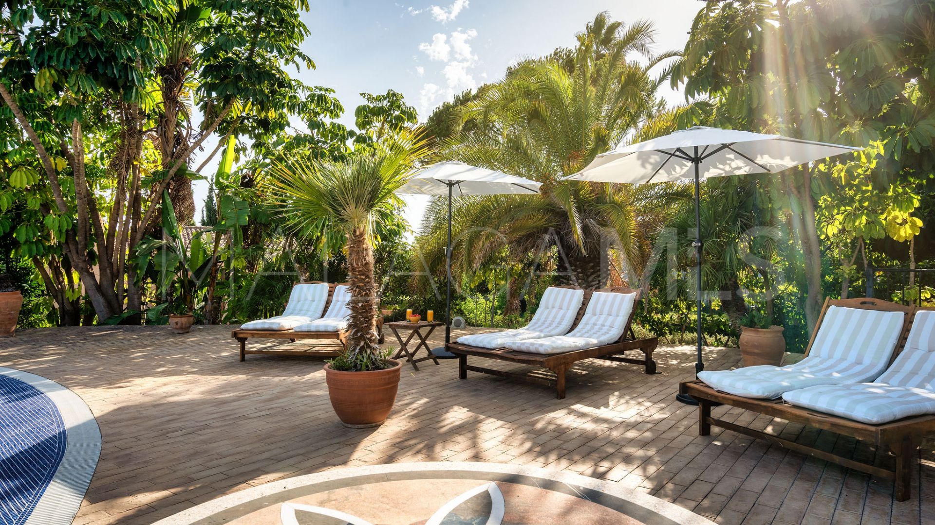 Villa for sale in Altos del Paraiso