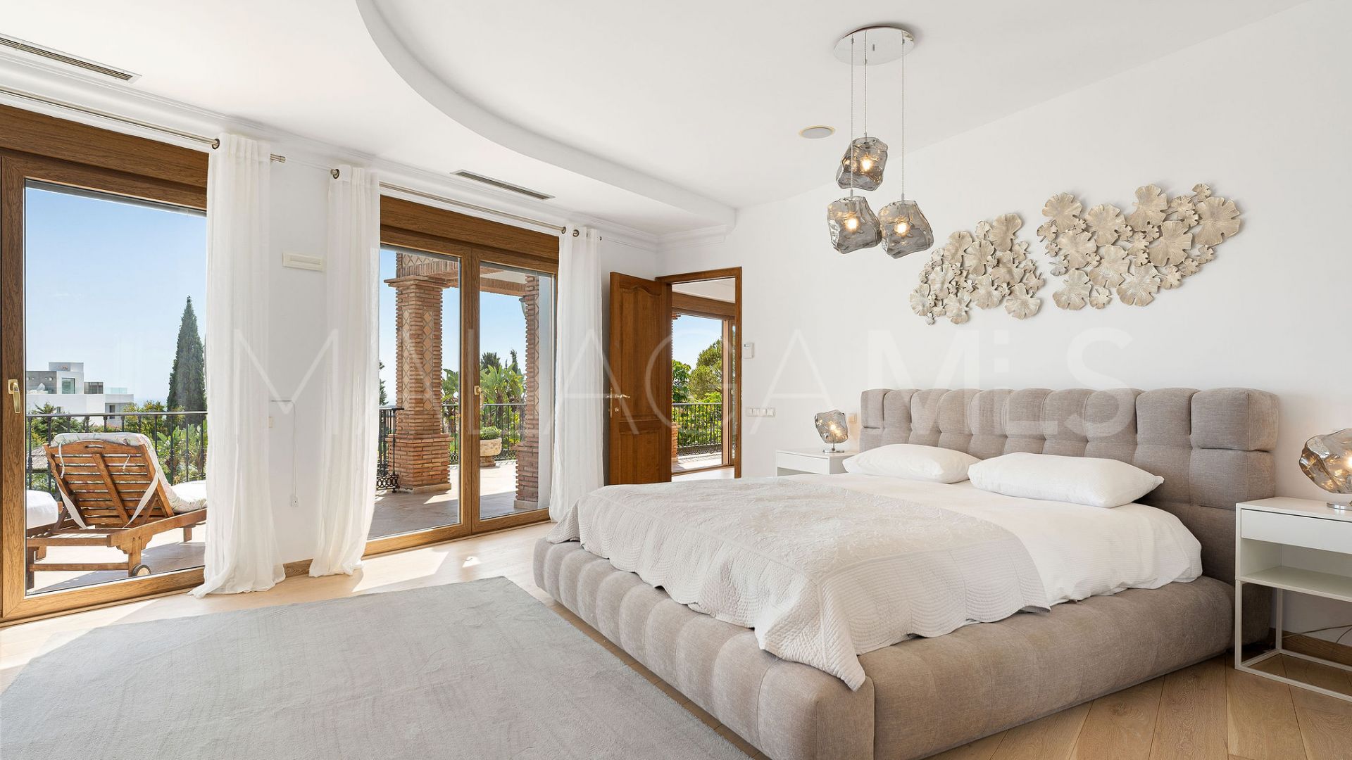 Villa for sale in Altos del Paraiso