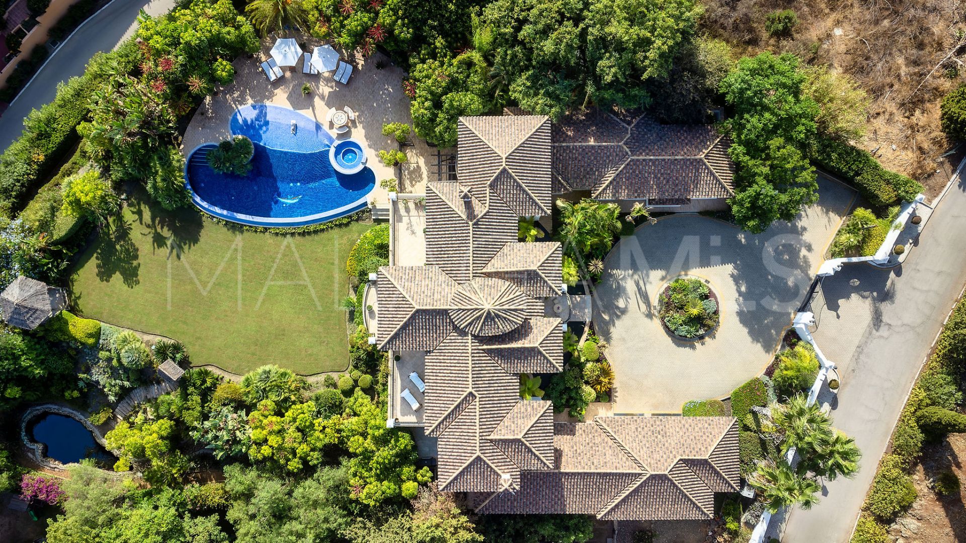 Villa for sale in Altos del Paraiso