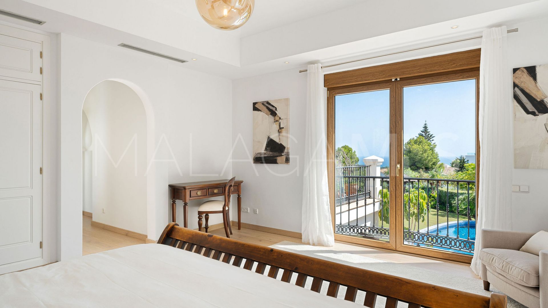 Villa for sale in Altos del Paraiso