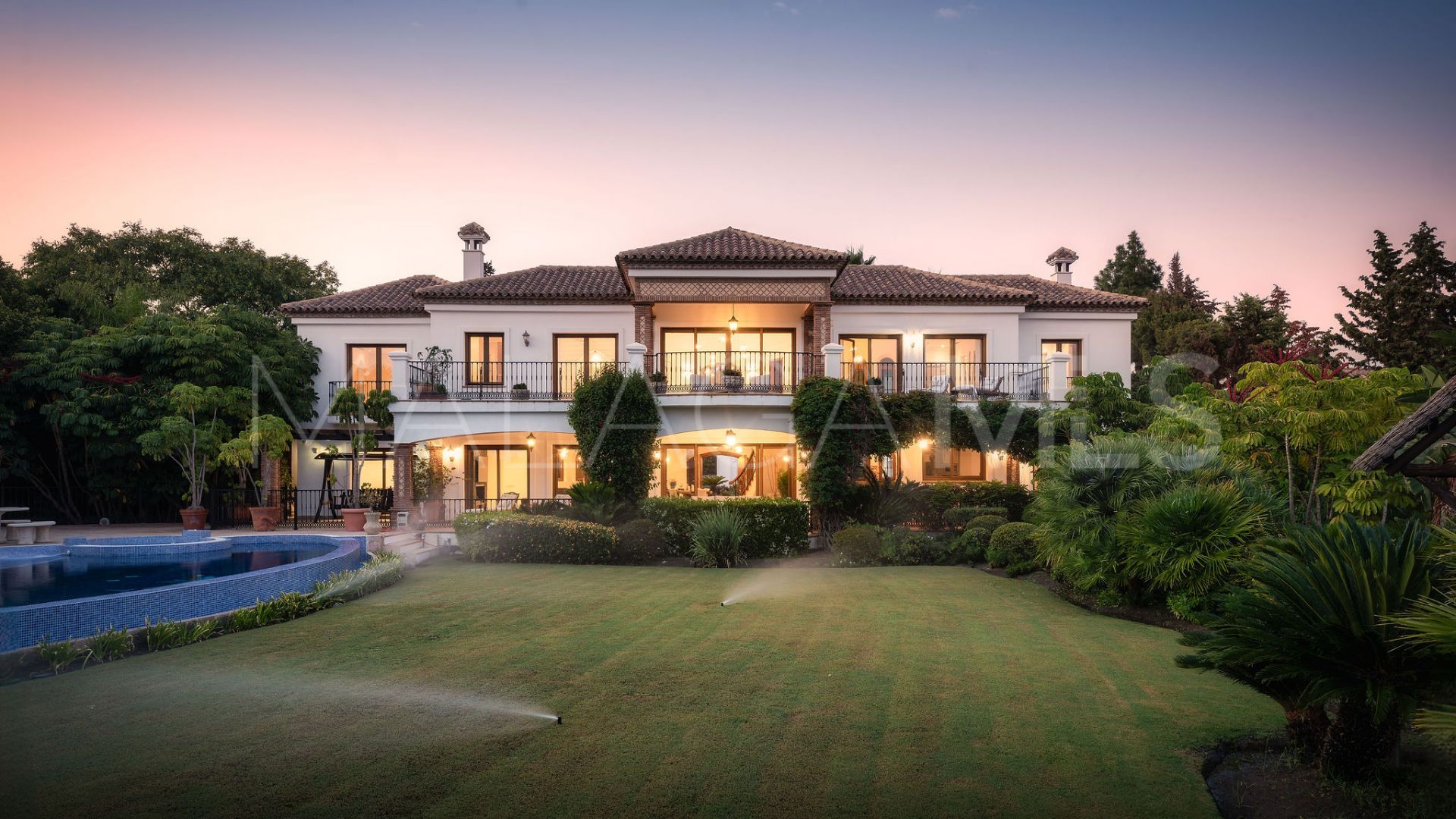 Villa for sale in Altos del Paraiso