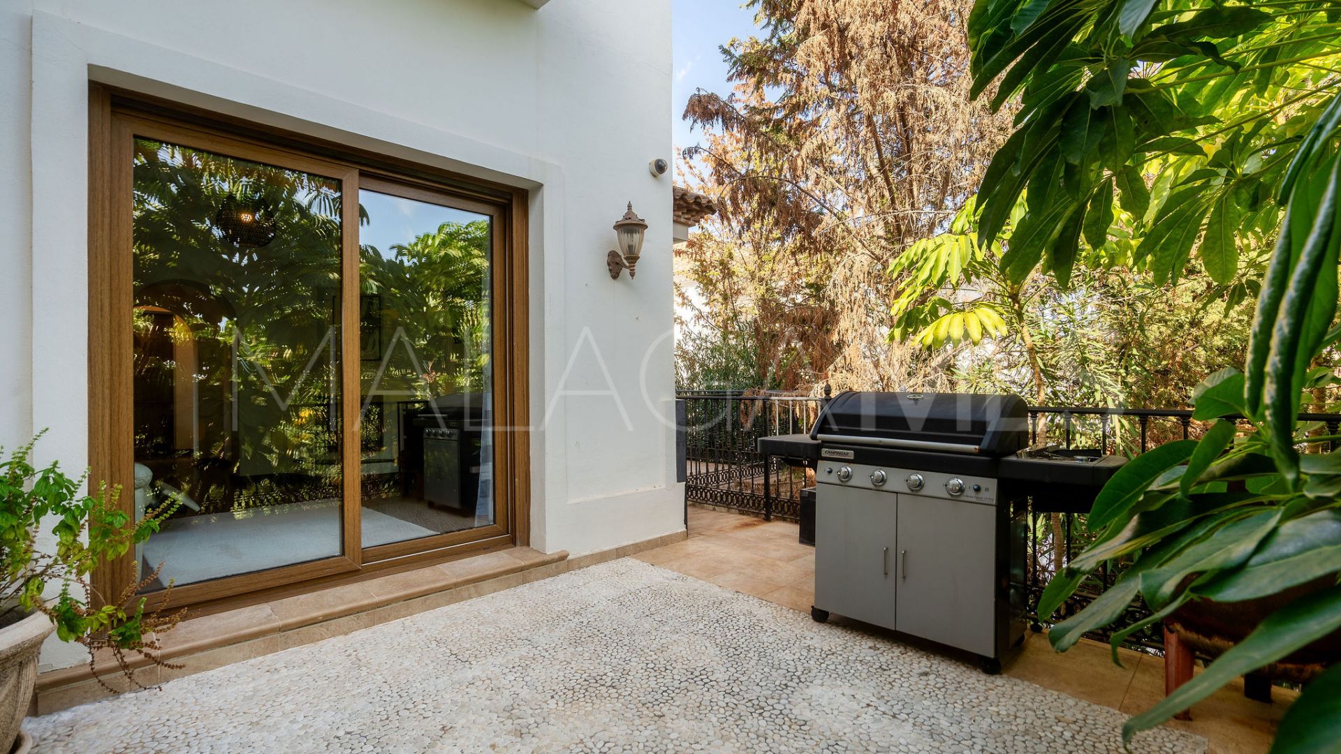 Villa for sale in Altos del Paraiso