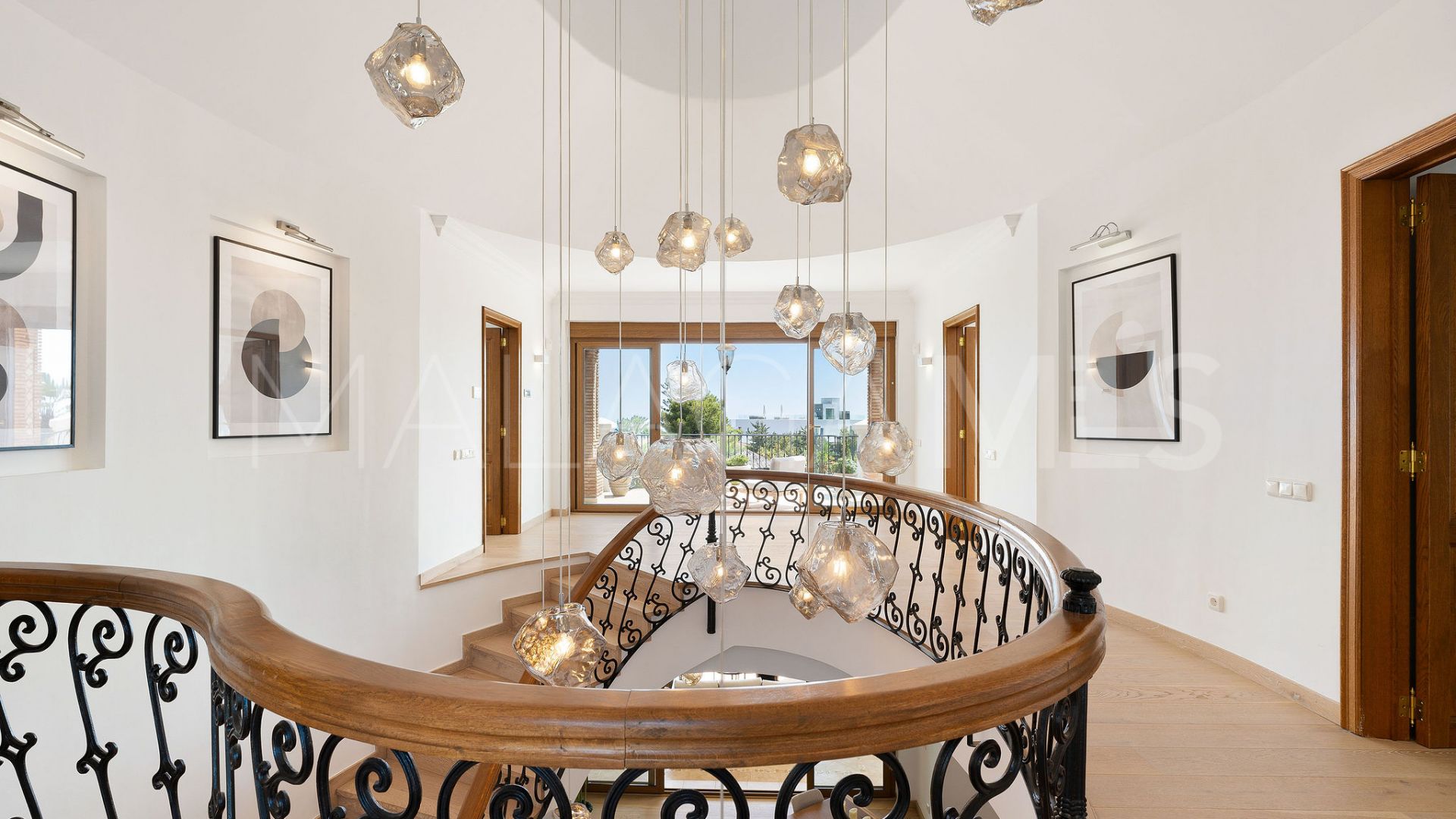 Villa for sale in Altos del Paraiso