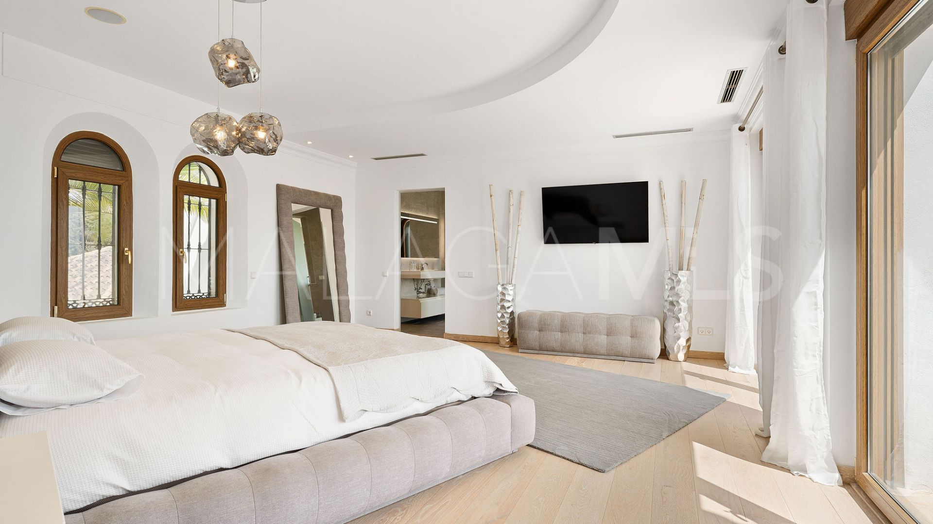 Villa for sale in Altos del Paraiso